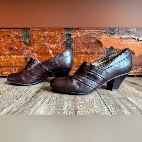 Life Stride Gamut Soft System Heeled Booties Pumps - Picture 5 of 12